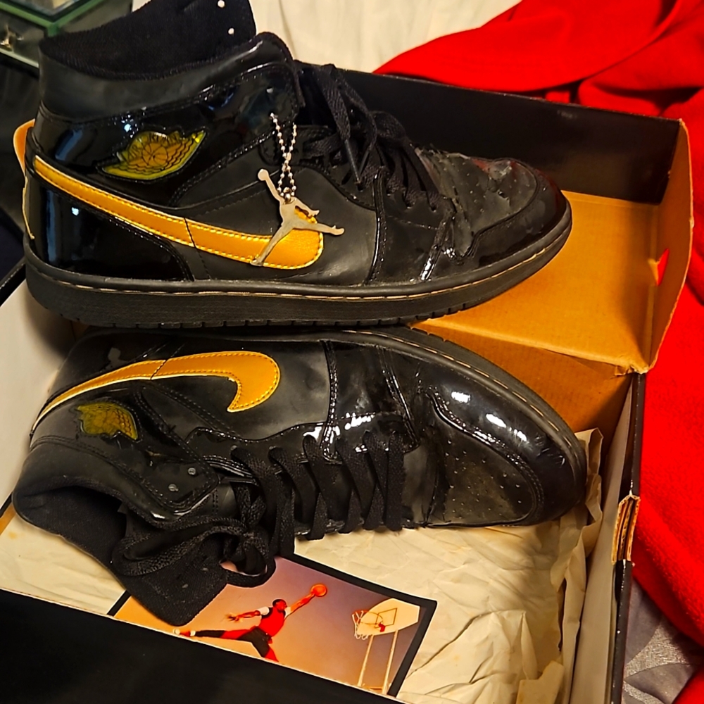 Jordan retro 1s